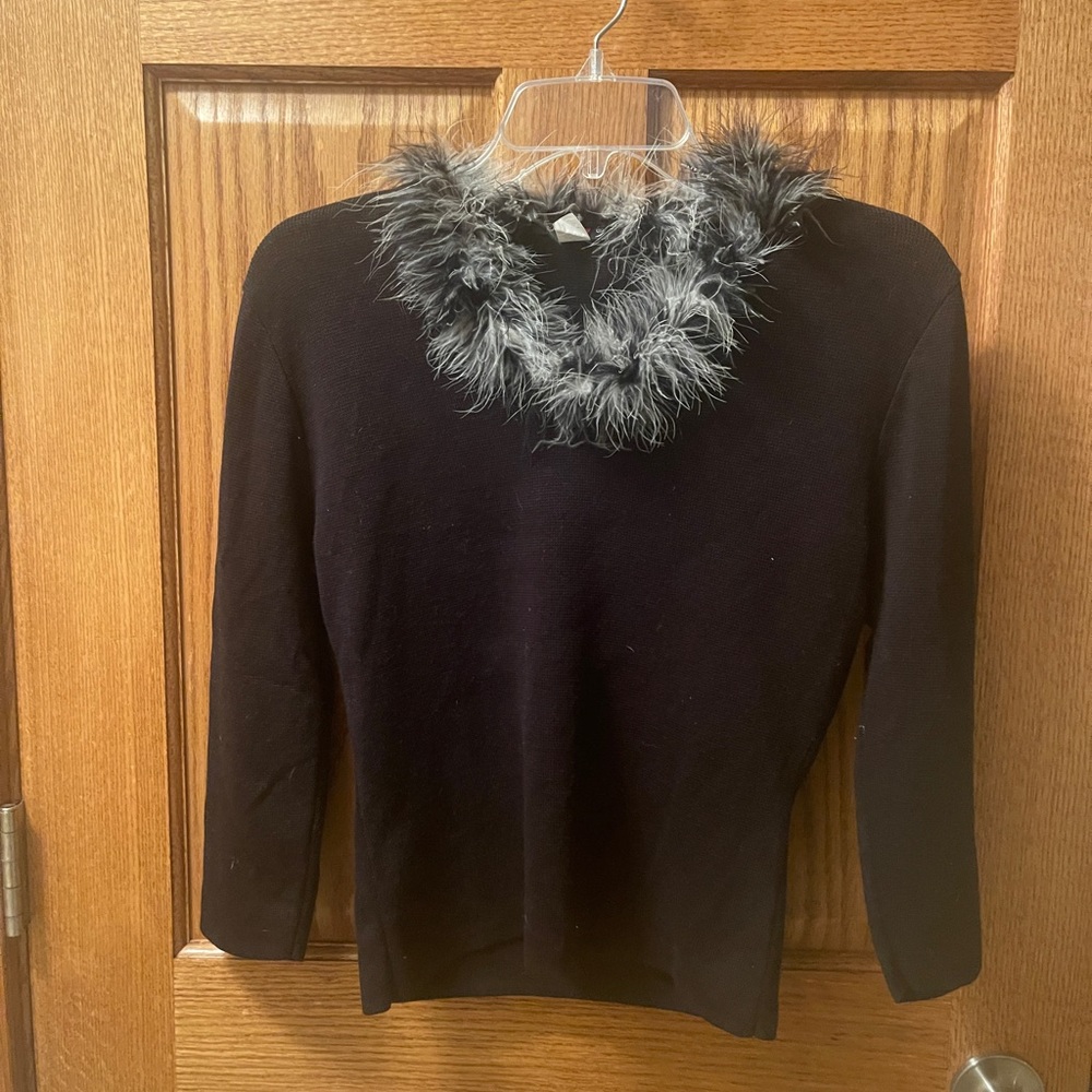 Juniors M/L fitted black fur trimmed sweater
